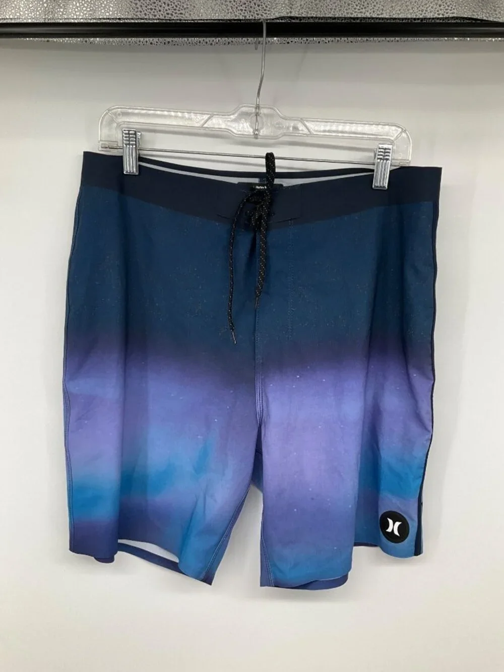 Hurley Phantom size 32 Board Shorts, Blue/Purple Ombre 18